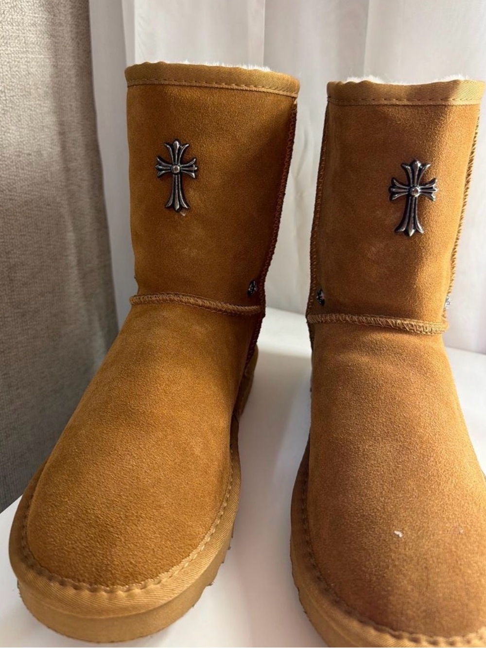 Women’s Suede Winter Boots in Chestnut Brown UGG not real Ugg size 7
